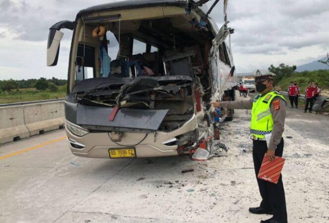 
 Kecelakaan Maut Bus SAN vs Tronton Menelan Korban Jiwa
