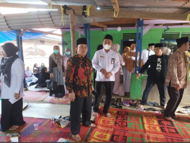 
 Keluarga Besar Kemenag Kab Mukomuko Melakukan Takziah  Kerumah Ayahanda Kakanwil Kemenag Prov Bengkulu