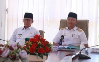 
 Bupati Kaur H. Lismidianto SH, MH bersama Wakil Bupati Herlian Muchrim, ST mendampingi Gubernur Bengkulu Dr. drh. H. Rohidin Mersyah, M.M.A