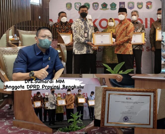 
 Gubernur Bengkulu pada saat menerima penghargaan dari KPK RI (Doc:Wulan)