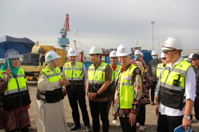 
 Gubernur Bengkulu Bersama Mentri Malaysia di Pulau Baai.(Doc:My)