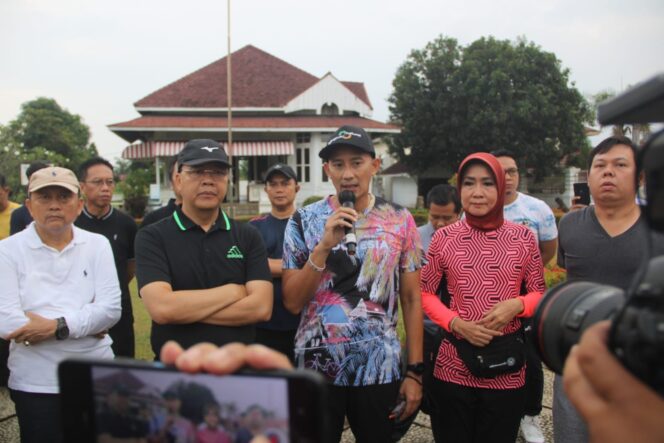 
 Sandiaga Salahuddin Uno bersama Gubernur Bengkulu Rohidin Mersyah, anggota DPR RI Dewi Coryati, Sekda Provinsi Bengkulu Hamka Sabri serta beberapa Kepala OPD Pemprov Bengkulu.(Doc:My)
