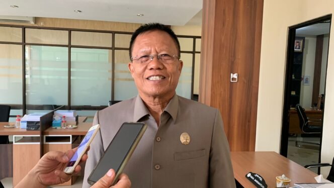 
 Drs Sumardi MM, anggota DPRD Provinsi Bengkulu Fraksi Partai Golkar diwawancarai. (Doc:Wulan07)