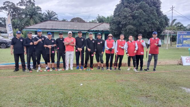 
 Tim Gate Ball Rafflesia Club Bengkulu yang baru saja tampil di Open Tournamen HUT TNI di Sarolangun, Jambi.(Doc:My)