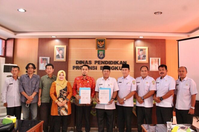 
 Foto Bersama Dikbut Provinsi Bengkulu Dan KPID jalin kerja Sama. (Doc:Tw07)