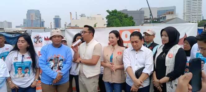 
 Foto Relawan 1Jari Bersama Ridwan Kamil. (Doc:rus)